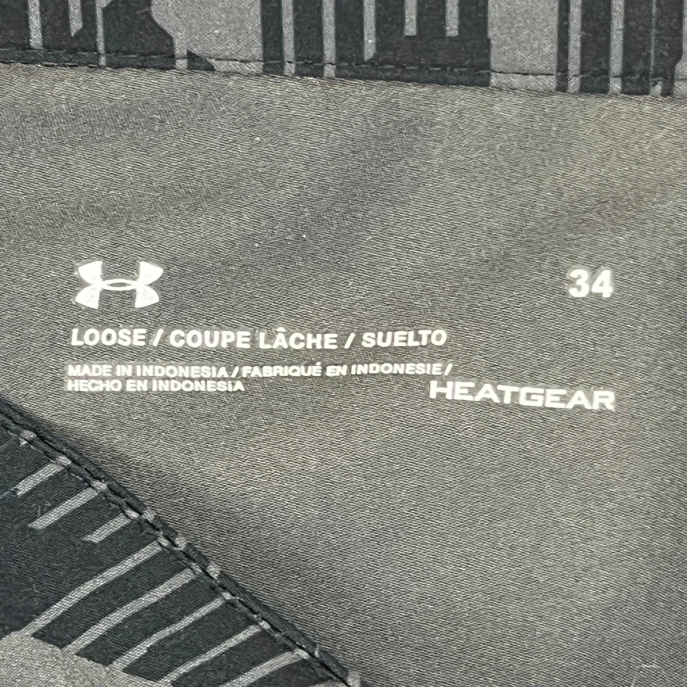 Under Armour Shorts Mens 34 Black Gray Geometric Camo Zipper Pocket HeatGear